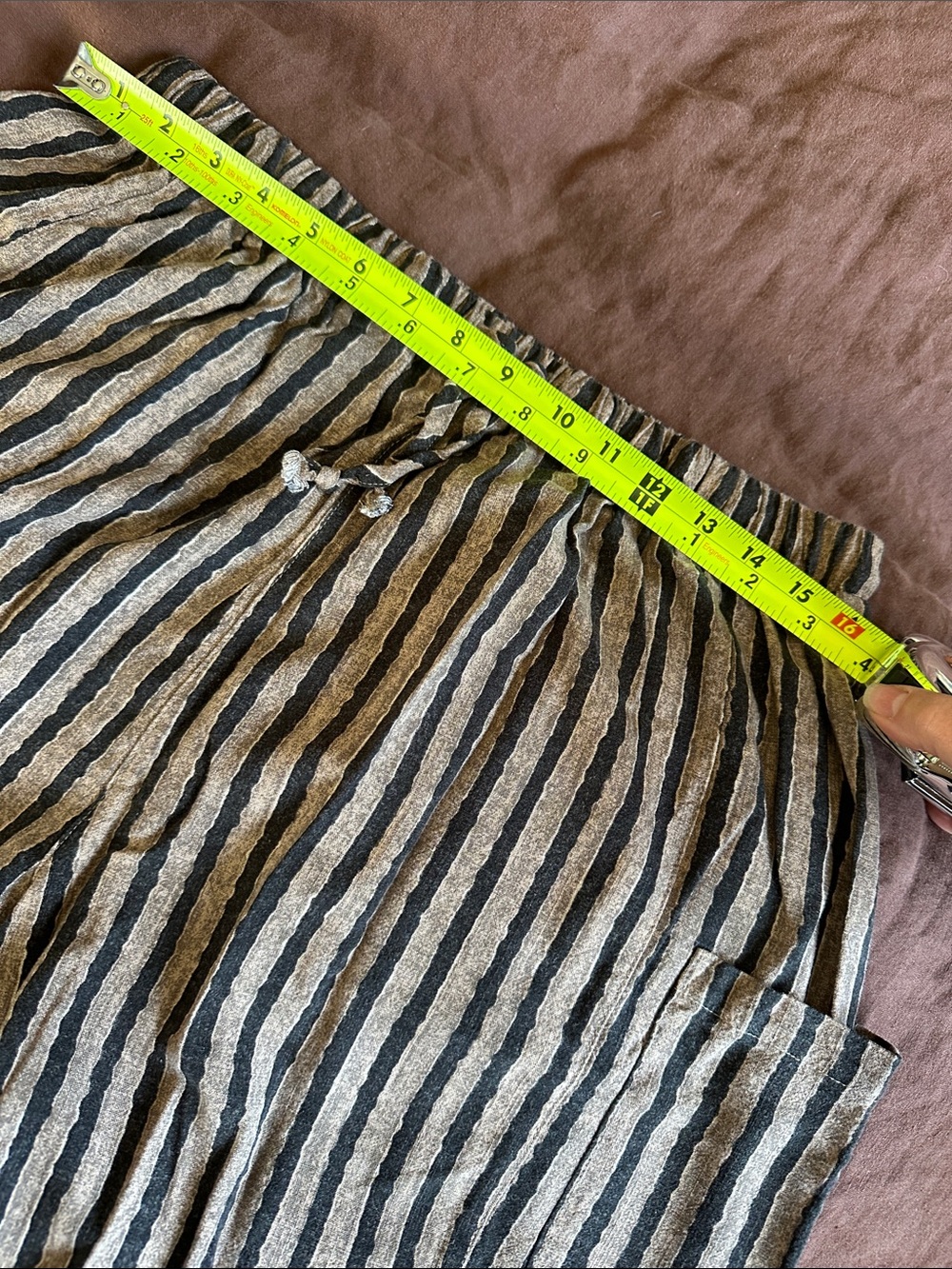 Free People style wide leg Pants. Huge side pockets. Elastic waist Black & Tan 🖤 - Picture 15 of 16